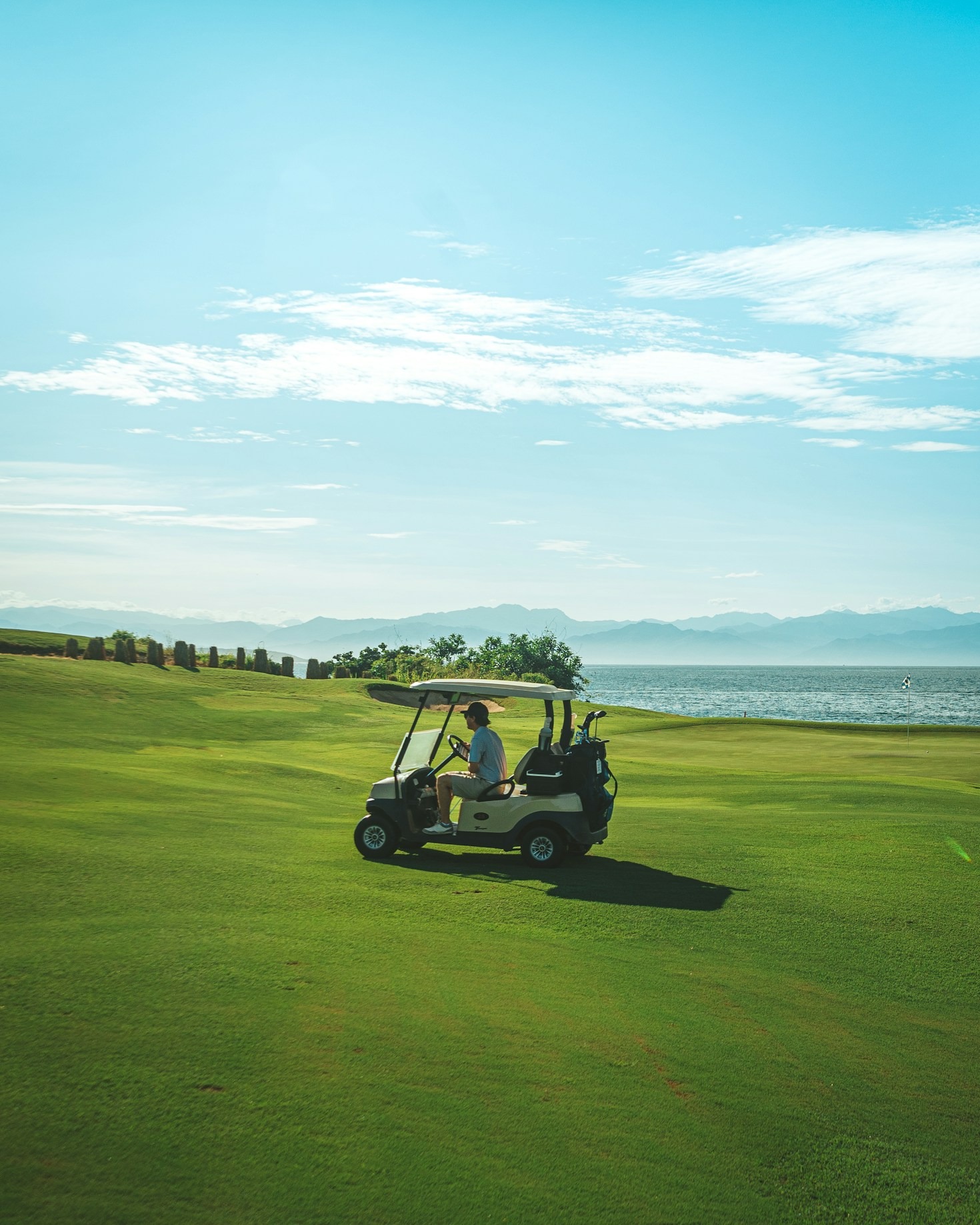A Beginner’s Guide to Buying Your First Golf Cart
